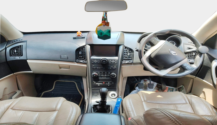 2016 Mahindra XUV500 W8, Diesel, Manual, 1,41,013 km, interior