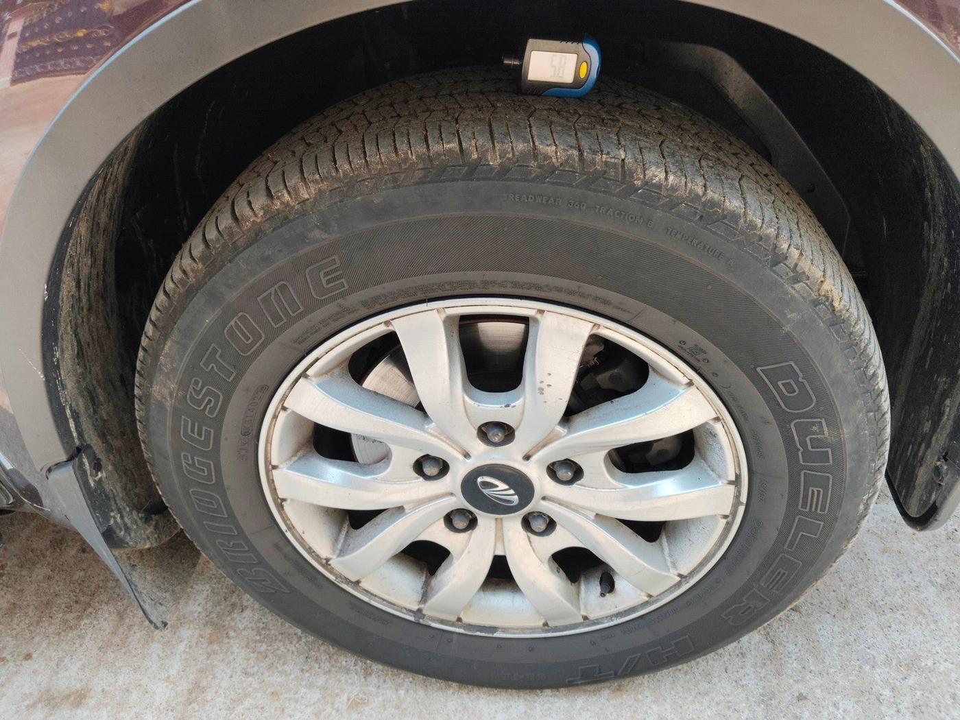 2016 Mahindra XUV500 W8, Diesel, Manual, 1,41,013 km, tyre