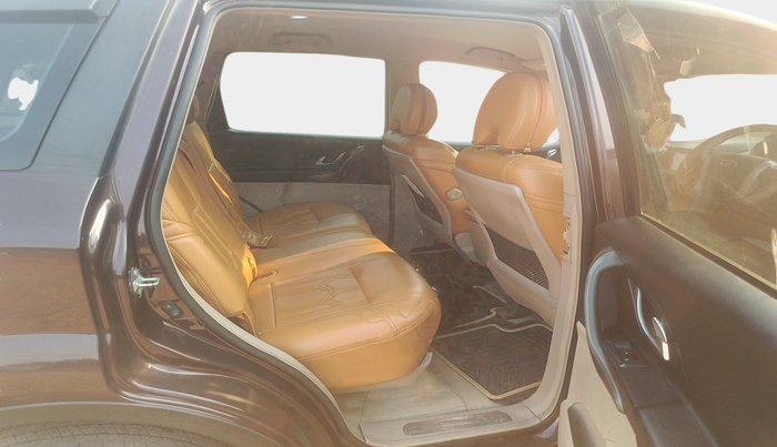 2017 Mahindra XUV500 W6, Diesel, Manual, 1,00,322 km, interior
