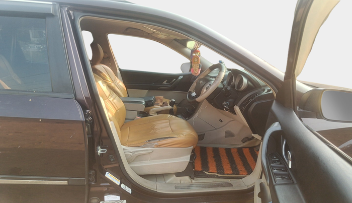 2017 Mahindra XUV500 W6, Diesel, Manual, 1,00,322 km, interior
