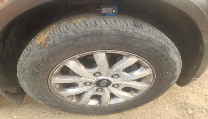 2017 Mahindra XUV500 W6, Diesel, Manual, 1,00,322 km, tyre