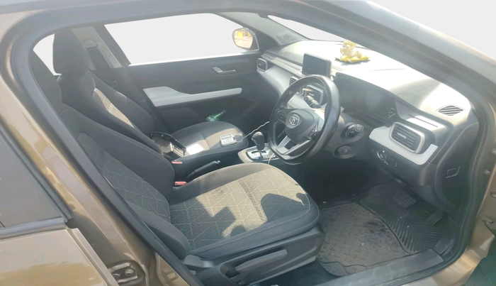 2022 Tata PUNCH CREATIVE AMT 1.2 RTN DUAL TONE, Petrol, Automatic, 30,535 km, interior