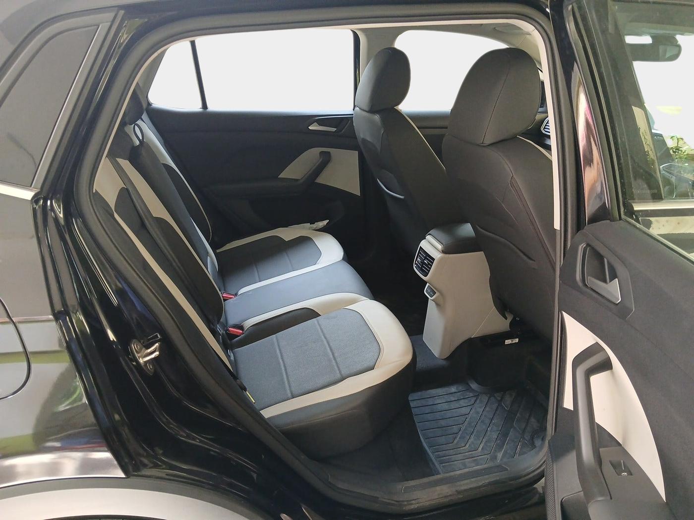 2024 Volkswagen TAIGUN TOPLINE 1.0 TSI MT, Petrol, Manual, 3,942 km, interior