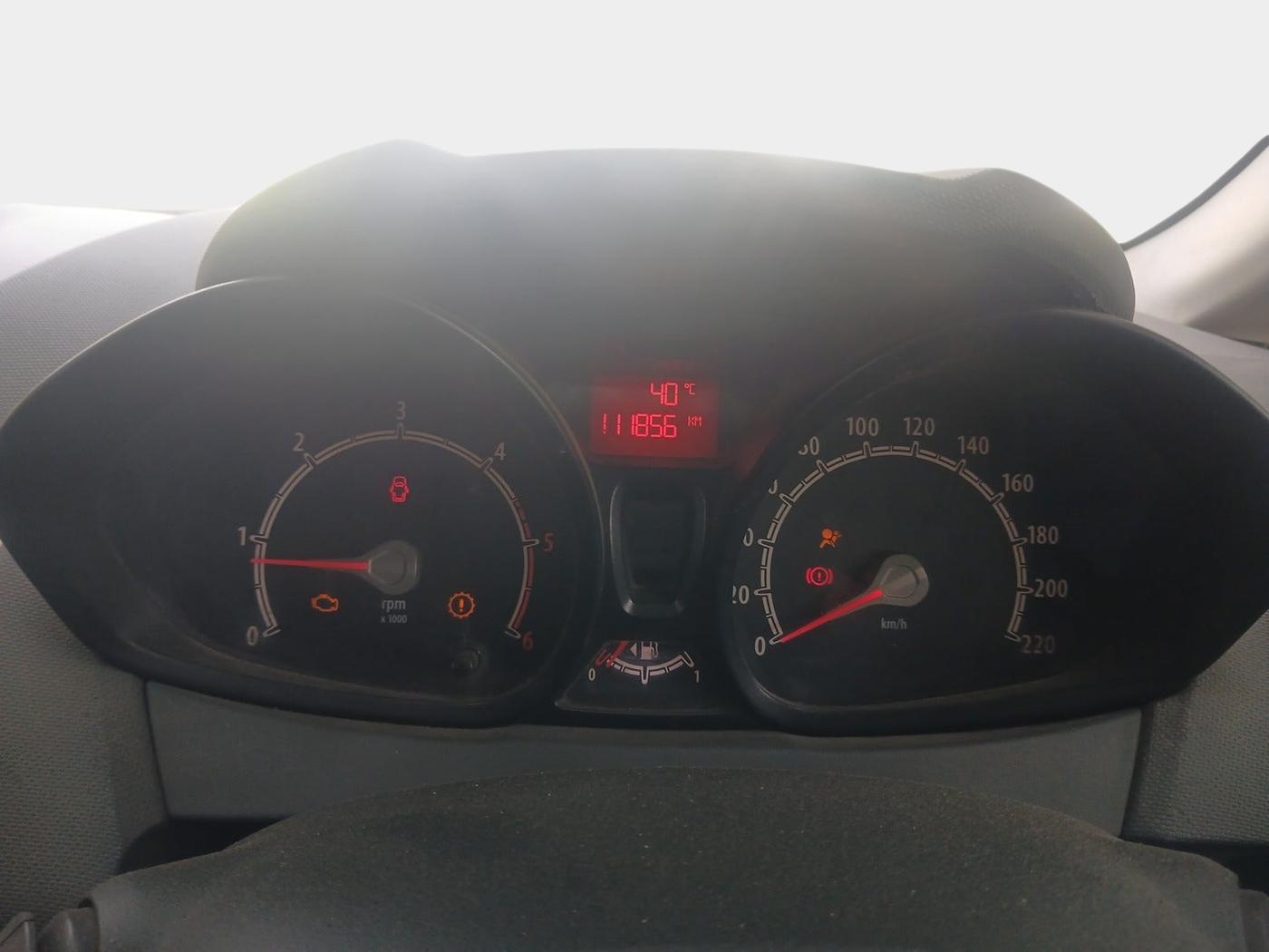 2013 Ford Fiesta TITANIUM+ DIESEL, Diesel, Manual, 1,11,856 km, interior