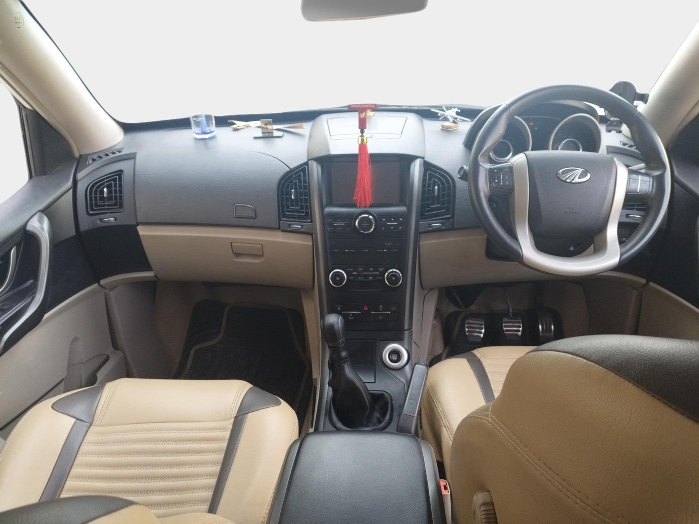 2016 Mahindra XUV500 W10, Diesel, Manual, 67,394 km, interior