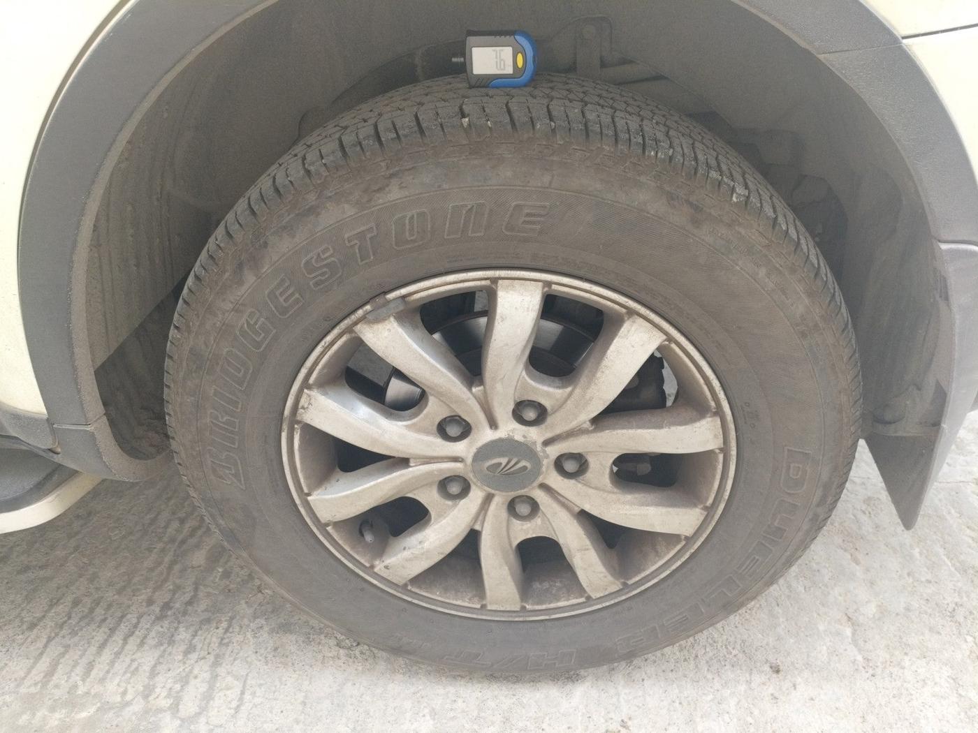 2016 Mahindra XUV500 W10, Diesel, Manual, 67,394 km, tyre