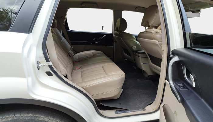 2016 Mahindra XUV500 W8, Diesel, Manual, 94,393 km, interior