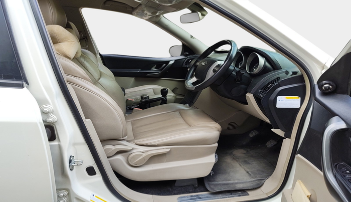2016 Mahindra XUV500 W8, Diesel, Manual, 94,393 km, interior