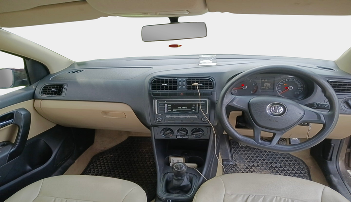 2016 Volkswagen Ameo COMFORTLINE 1.2L, Petrol, Manual, 1,05,711 km, interior