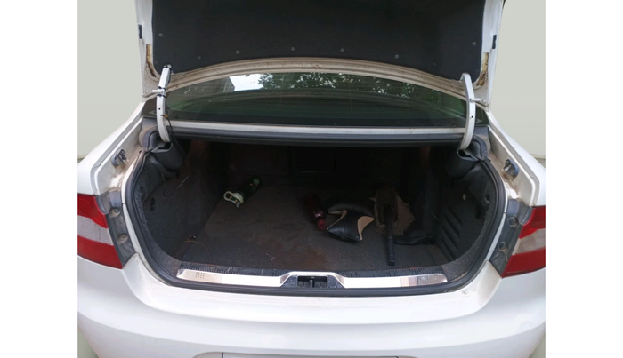 2013 Skoda Superb ELEGANCE 1.8 TSI AT, Petrol, Automatic, 1,88,870 km, exterior