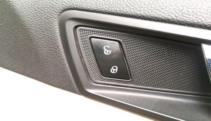 2013 Skoda Superb ELEGANCE 1.8 TSI AT, Petrol, Automatic, 1,88,870 km, interior