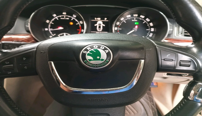 2013 Skoda Superb ELEGANCE 1.8 TSI AT, Petrol, Automatic, 1,88,870 km, interior