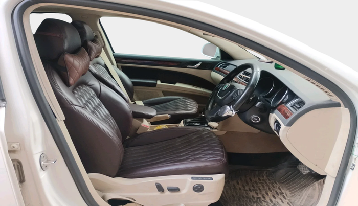 2013 Skoda Superb ELEGANCE 1.8 TSI AT, Petrol, Automatic, 1,88,870 km, interior