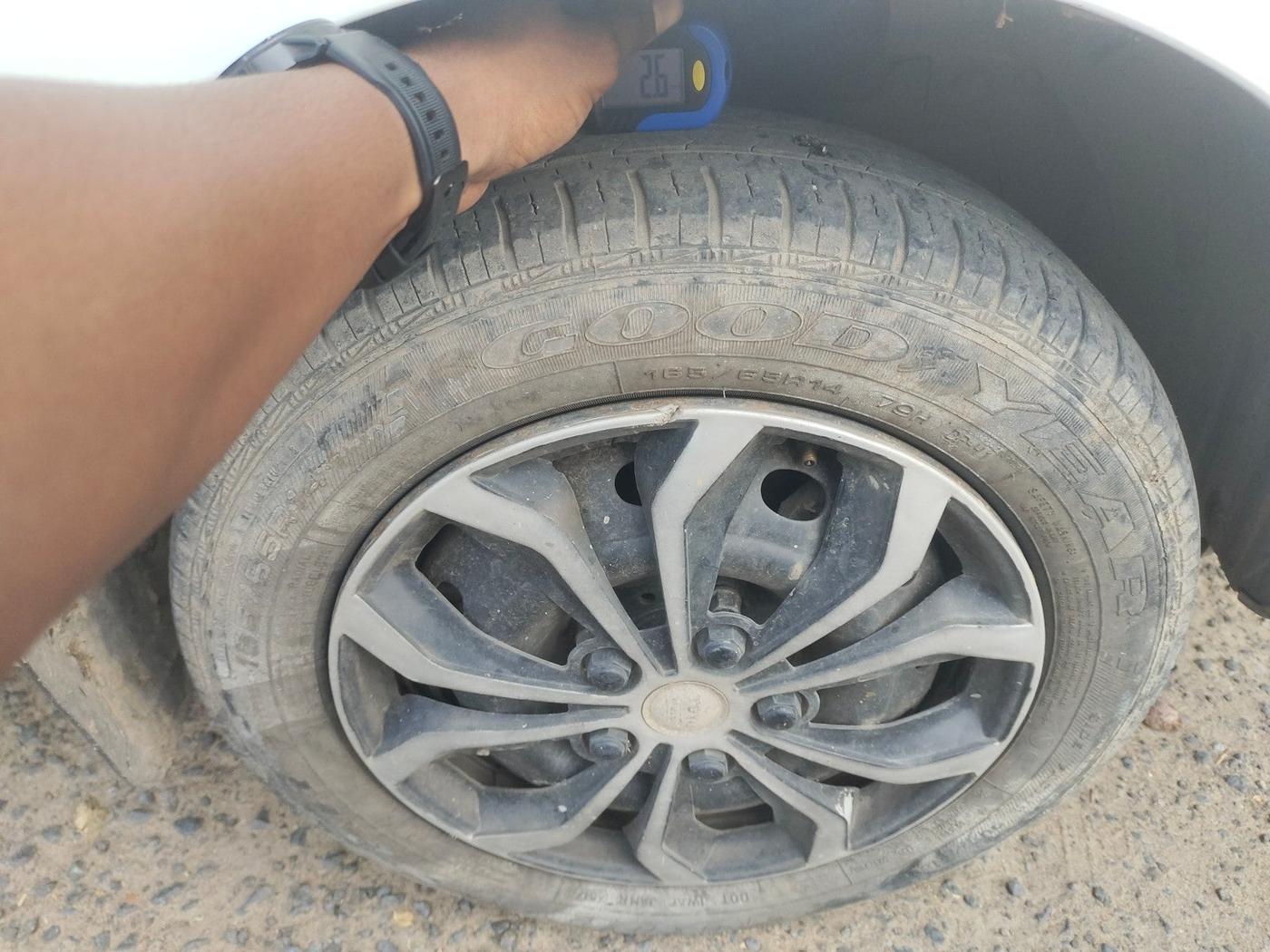 2018 Tata Bolt XE QUADRAJET, Diesel, Manual, 30,914 km, tyre