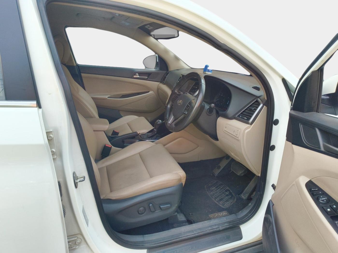 2018 Hyundai Tucson 2WD AT GL DIESEL
, Diesel, Automatic, 1,23,974 km, interior