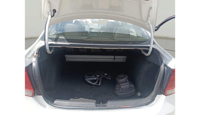 2012 Volkswagen Vento TRENDLINE DIESEL 1.6, Diesel, Manual, 1,33,564 km, exterior