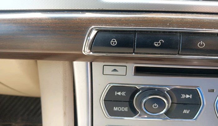 2014 Jaguar XF 2.2 DIESEL LUXURY, Diesel, Automatic, 1,08,914 km, interior