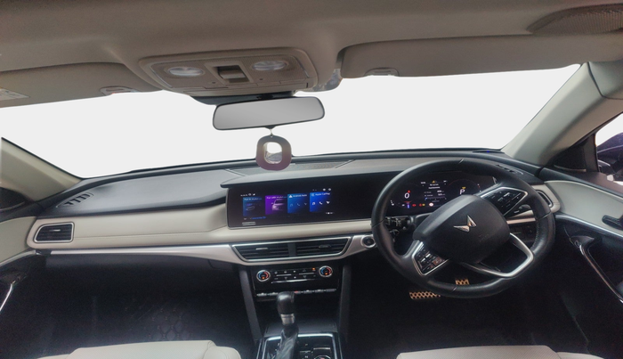 2021 Mahindra XUV700 AX 7 LUXURY P AT 7 STR, Petrol, Automatic, 29,044 km, interior