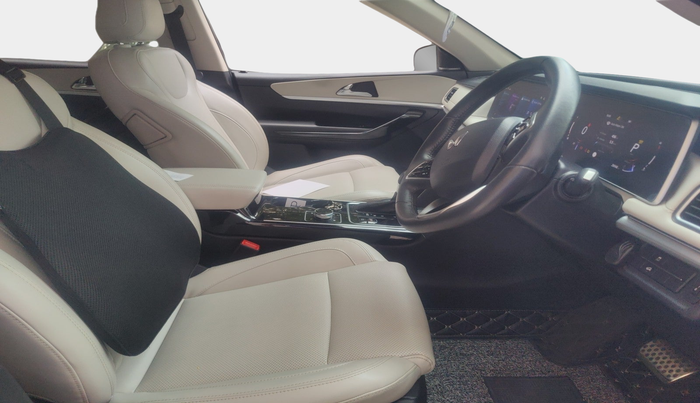 2021 Mahindra XUV700 AX 7 LUXURY P AT 7 STR, Petrol, Automatic, 29,044 km, interior