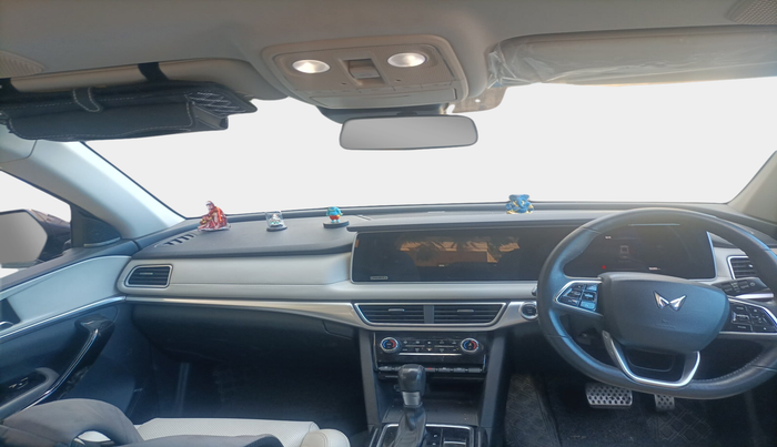 2022 Mahindra XUV700 AX 7 P AT 7 STR, Petrol, Automatic, 15,051 km, interior