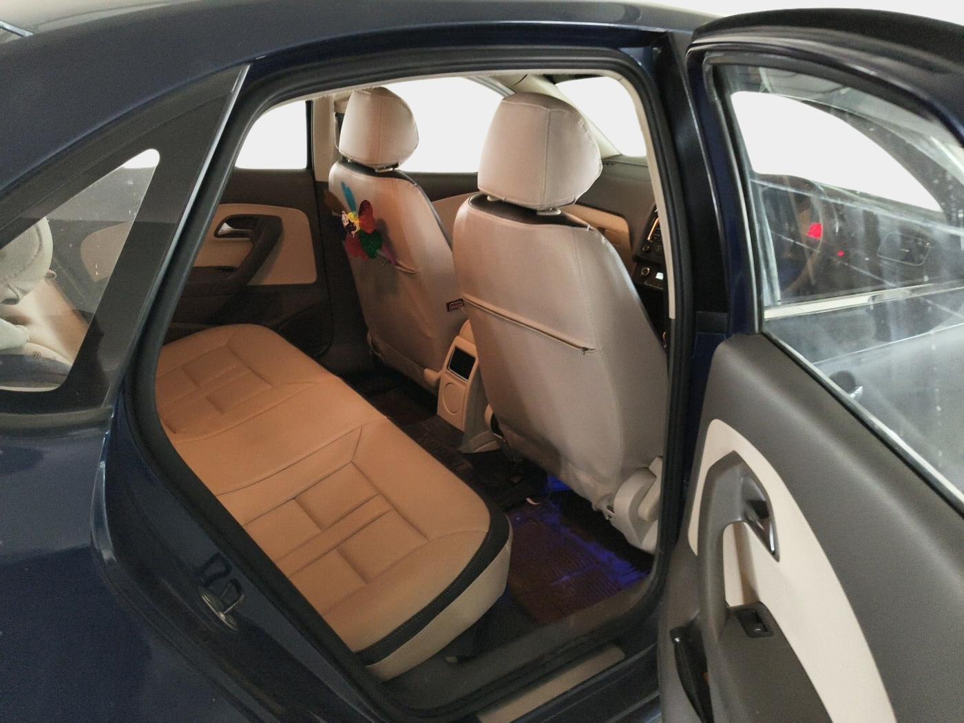 2013 Volkswagen Vento HIGHLINE DIESEL 1.6, Diesel, Manual, 94,963 km, interior