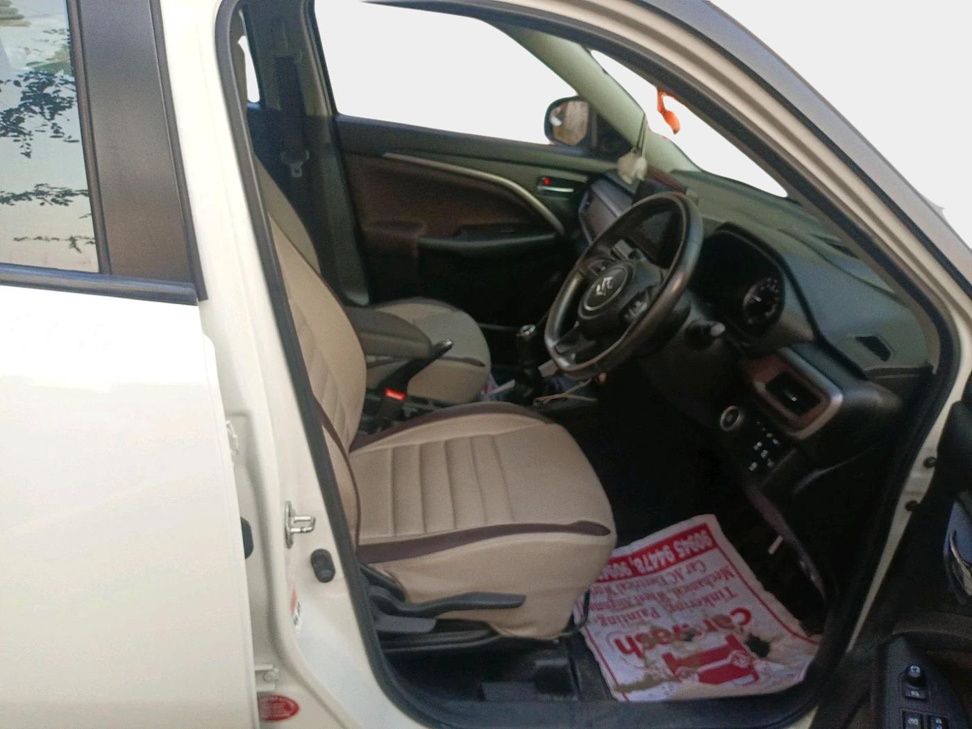 2022 Maruti BREZZA ZXI + SMART HYBRID, Petrol, Manual, 33,902 km, interior