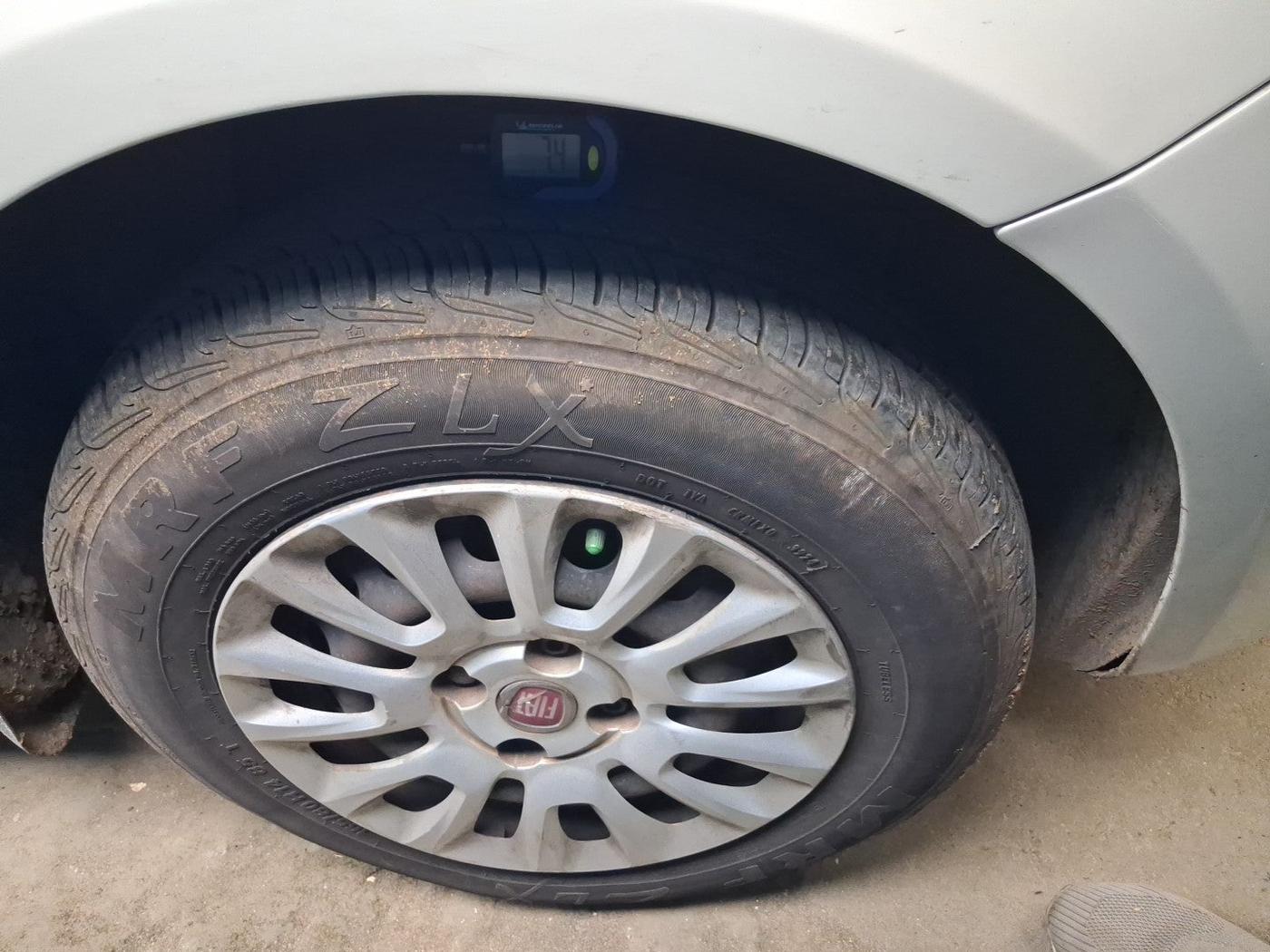 2015 Fiat Linea DYNAMIC 1.4, Petrol, Manual, 51,124 km, tyre