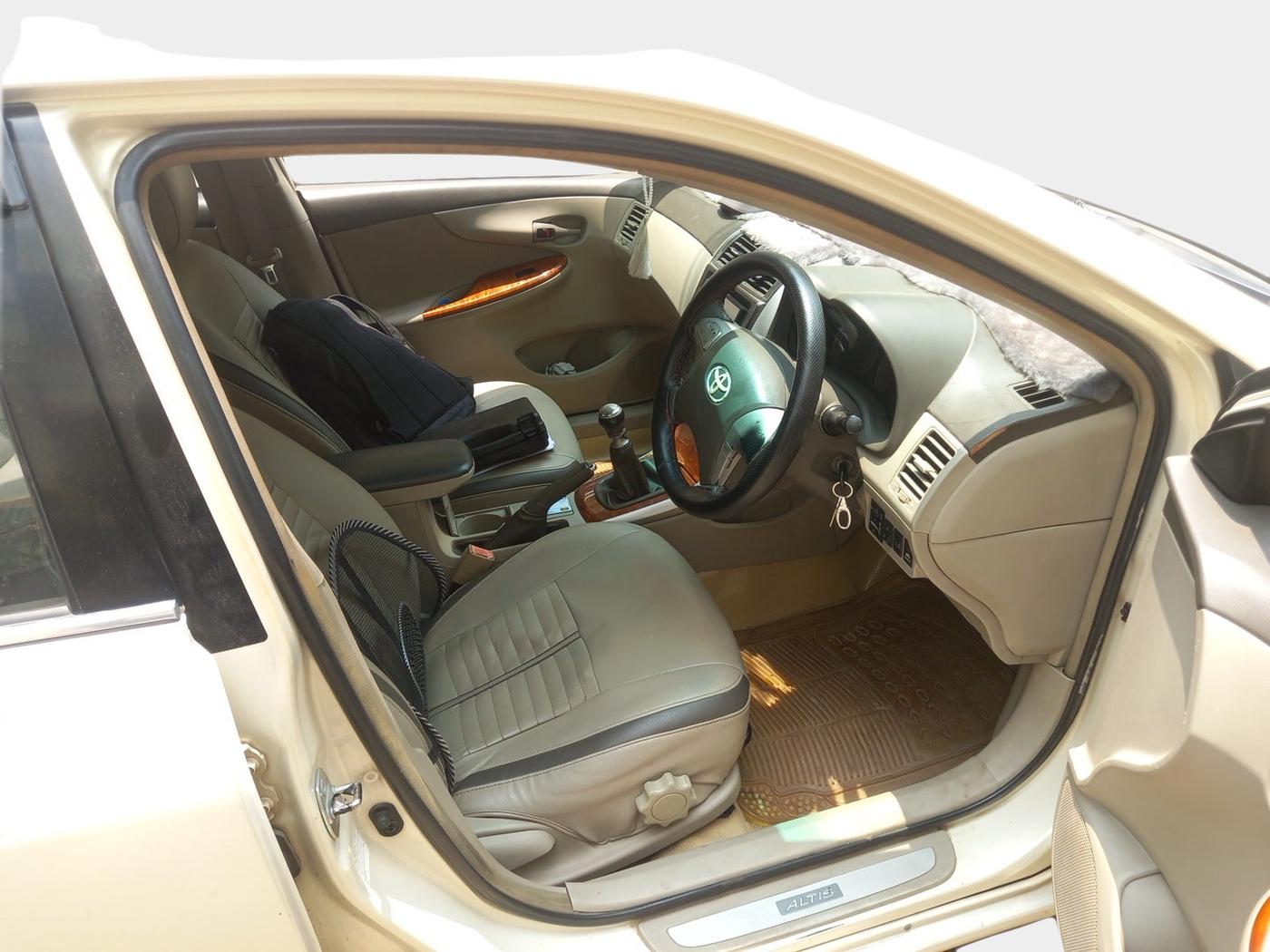 2010 Toyota Corolla Altis G DIESEL, Diesel, Manual, 2,87,401 km, interior