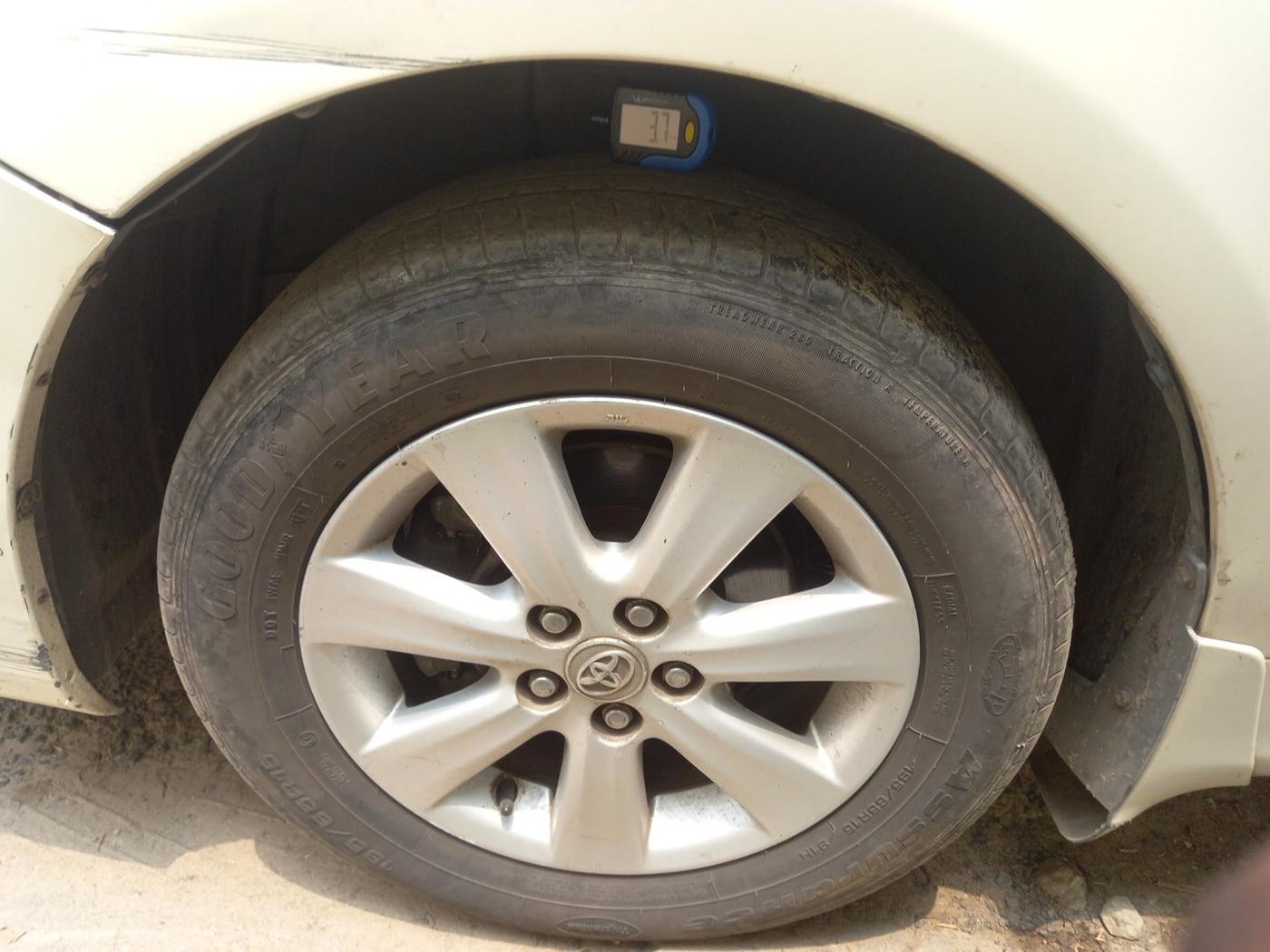 2010 Toyota Corolla Altis G DIESEL, Diesel, Manual, 2,87,401 km, tyre