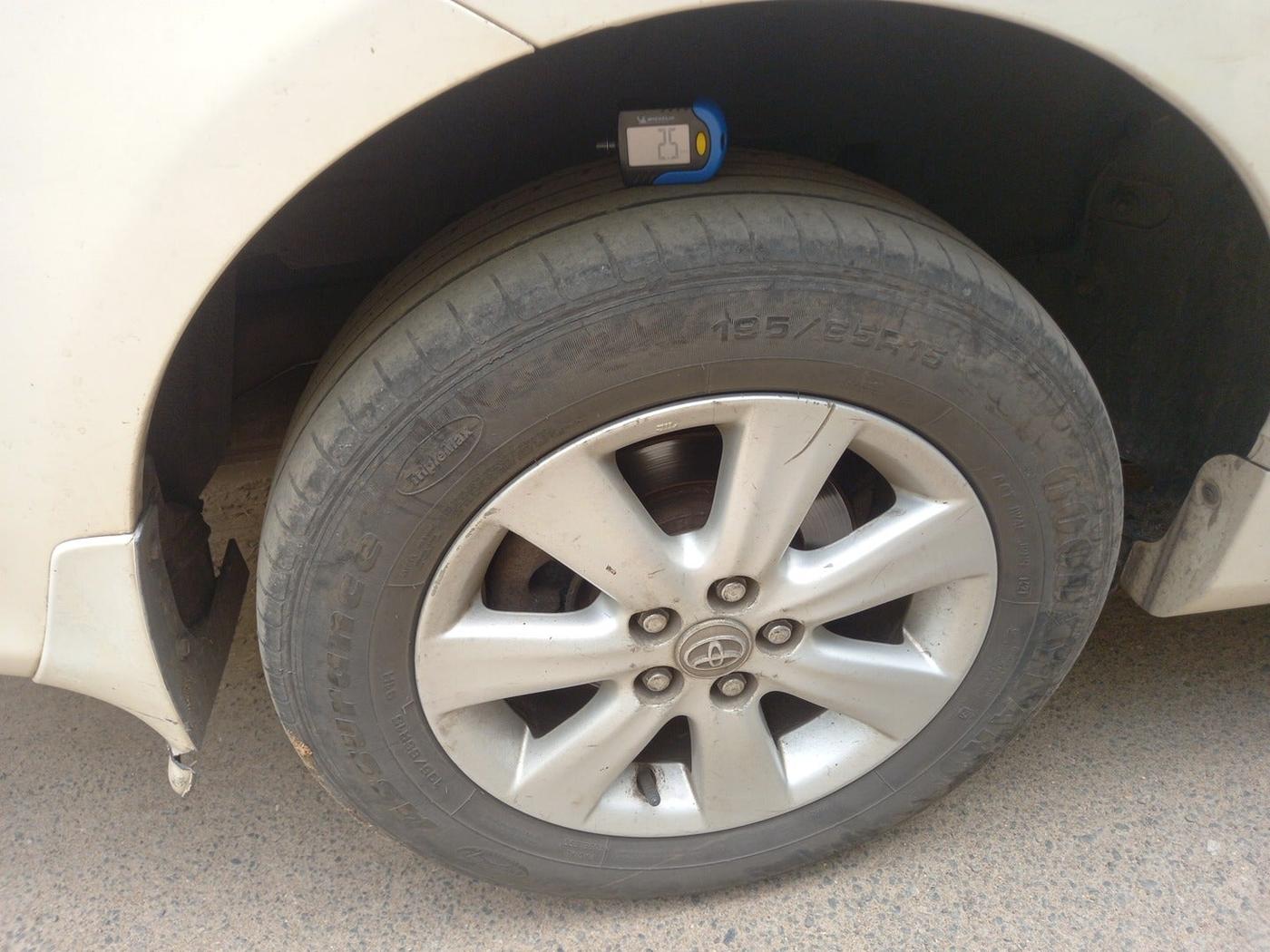 2010 Toyota Corolla Altis G DIESEL, Diesel, Manual, 2,87,401 km, tyre