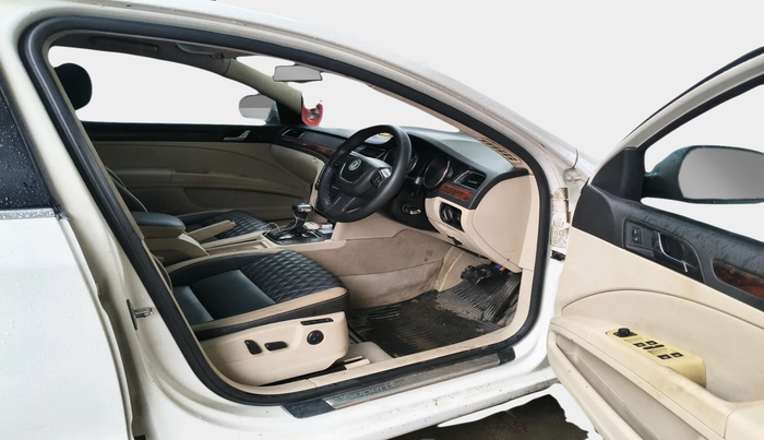 2010 Skoda Superb ELEGANCE 2.0 TDI CR AT, Diesel, Automatic, 1,46,868 km, interior