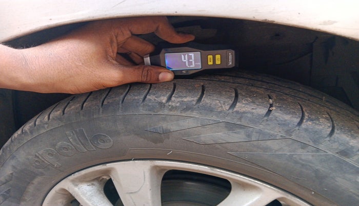 2012 Maruti Swift ZXI, Petrol, Manual, 2,26,288 km, tyre