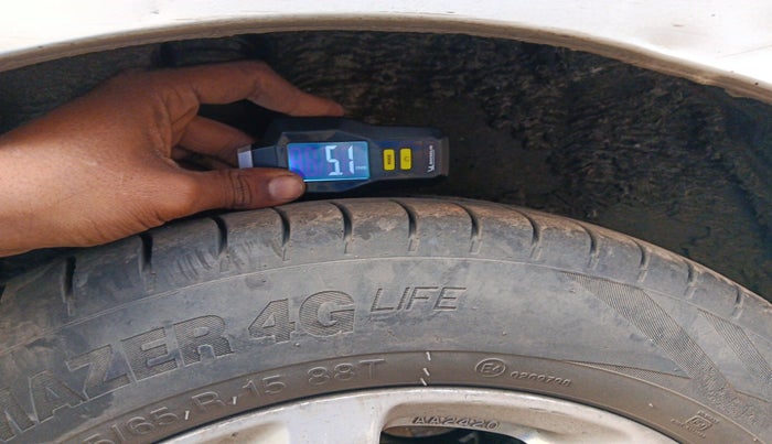 2012 Maruti Swift ZXI, Petrol, Manual, 2,26,288 km, tyre