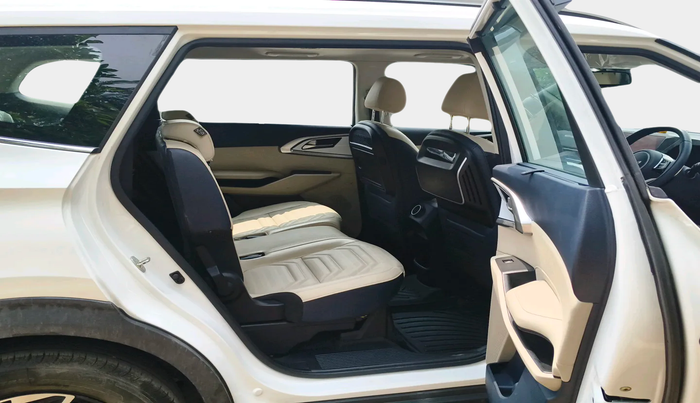 2023 KIA CARENS LUXURY PLUS 1.5 TURBO PETROL DCT 7 STR, Petrol, Automatic, 13,746 km, interior