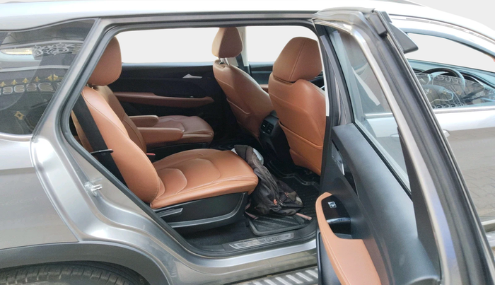 2022 MG HECTOR PLUS SHARP 1.5 PETROL TURBO HYBRID MT 6-STR, Petrol, Manual, 40,807 km, interior