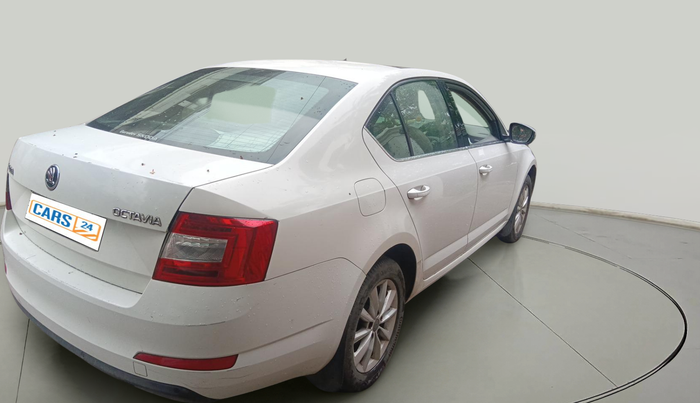 2015 Skoda Octavia Elegance 2.0 TDI AT, Diesel, Automatic, 1,56,431 km, exterior