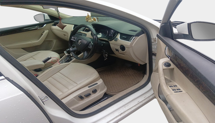 2015 Skoda Octavia Elegance 2.0 TDI AT, Diesel, Automatic, 1,56,431 km, interior