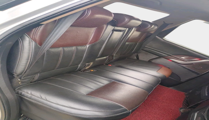 2014 Mahindra XUV500 W8, Diesel, Manual, 1,35,974 km, interior