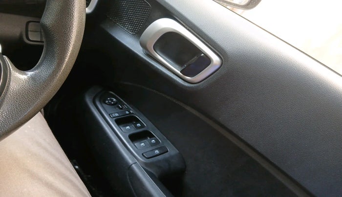 2021 Hyundai VENUE S 1.2, Petrol, Manual, 66,955 km, interior