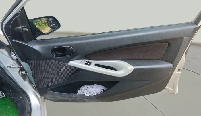 2011 Ford Figo TITANIUM 1.4 DIESEL, Diesel, Manual, 1,22,682 km, interior