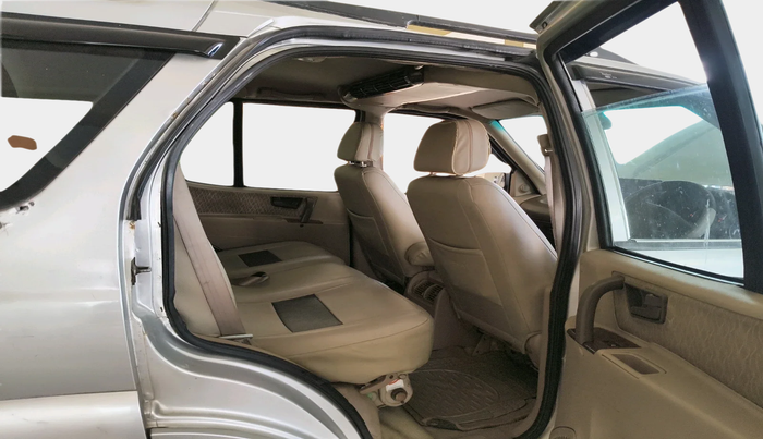 2012 Tata Safari 4X2 EX DICOR 2.2 VTT, Diesel, Manual, 1,30,234 km, interior