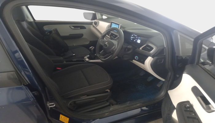 2024 Tata ALTROZ XZ DIESEL, Diesel, Manual, 11,940 km, interior