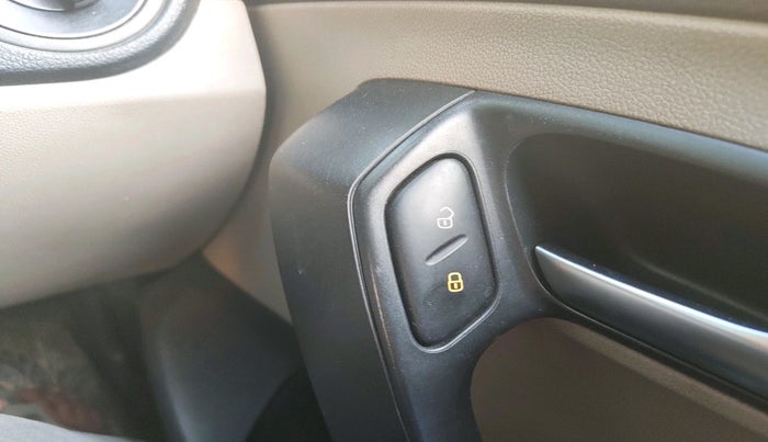 2011 Volkswagen Polo COMFORTLINE 1.2L, Diesel, Manual, 1,43,869 km, interior