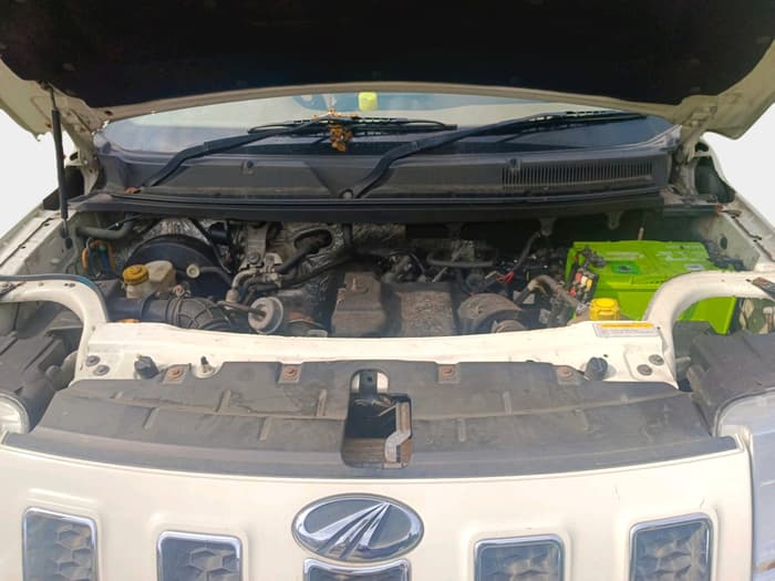 2016 Mahindra TUV300 T8 AMT, Diesel, Automatic, 86,285 km, exterior