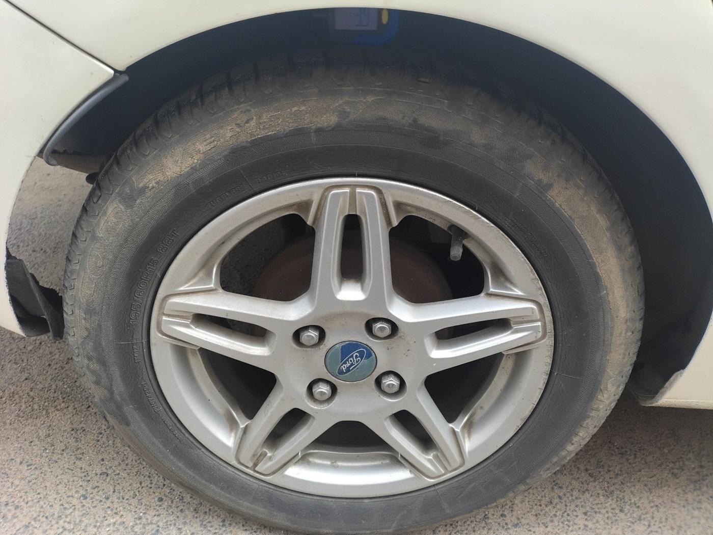 2015 Ford Fiesta TITANIUM DIESEL, Diesel, Manual, 59,492 km, tyre