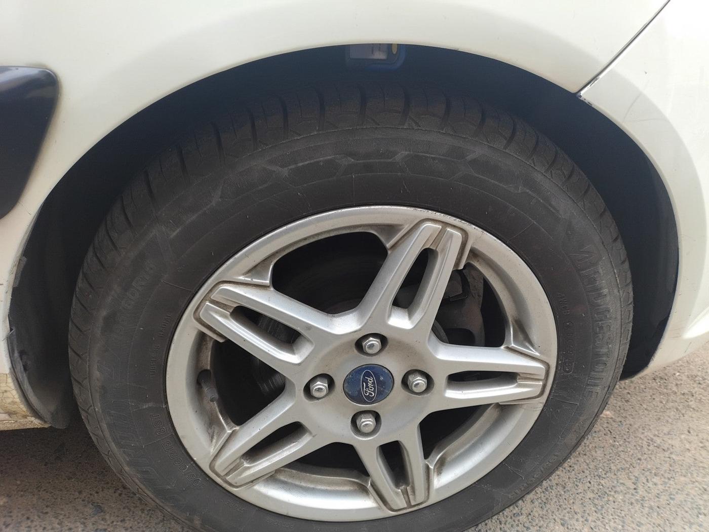 2015 Ford Fiesta TITANIUM DIESEL, Diesel, Manual, 59,492 km, tyre