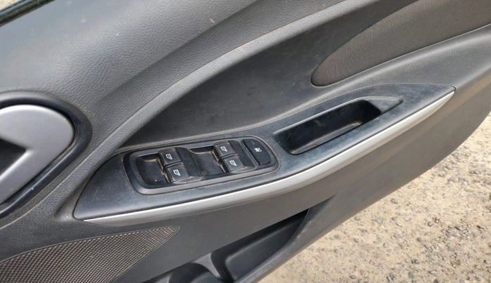 2017 Ford New Figo TITANIUM 1.2 PETROL MT, Petrol, Manual, 1,00,578 km, interior