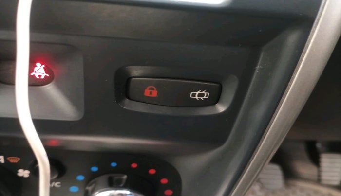 2014 Nissan Terrano XE (D), Diesel, Manual, 1,06,869 km, interior