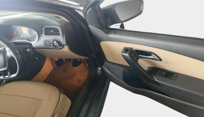 2015 Volkswagen Polo HIGHLINE1.2L, Petrol, Manual, 69,785 km, interior