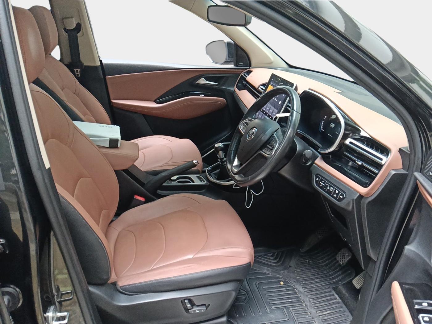 2023 MG HECTOR PLUS SHARP PRO 2.0 TURBO DIESEL 6 STR, Diesel, Manual, 22,850 km, interior